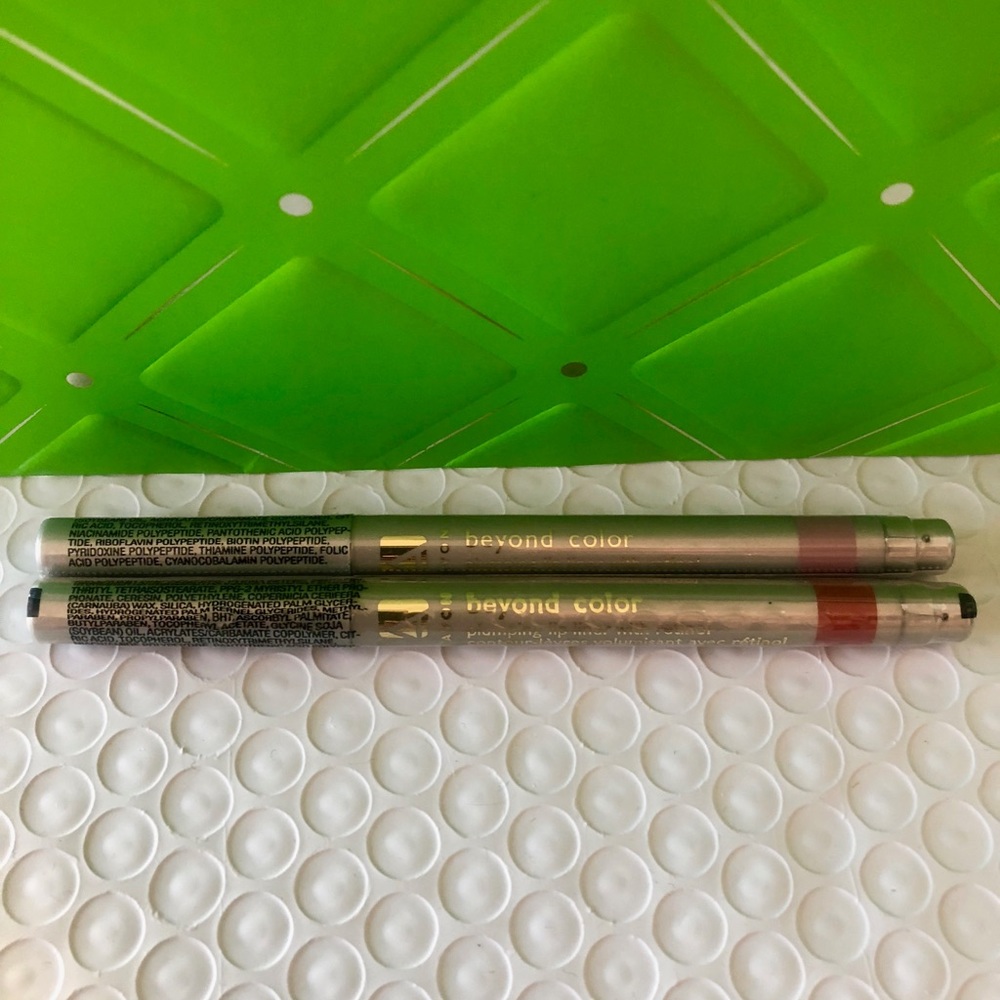 Avon beyond color plumping lip liner